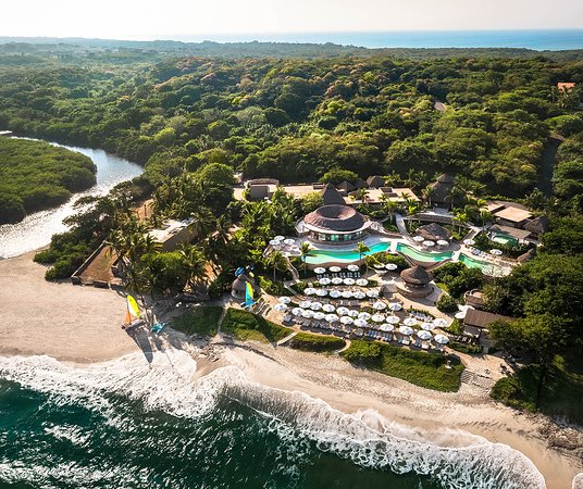 Discover Kupuri, a hidden paradise in Punta Mita. Enjoy private beaches, crystal clear waters and exclusive water activities.
